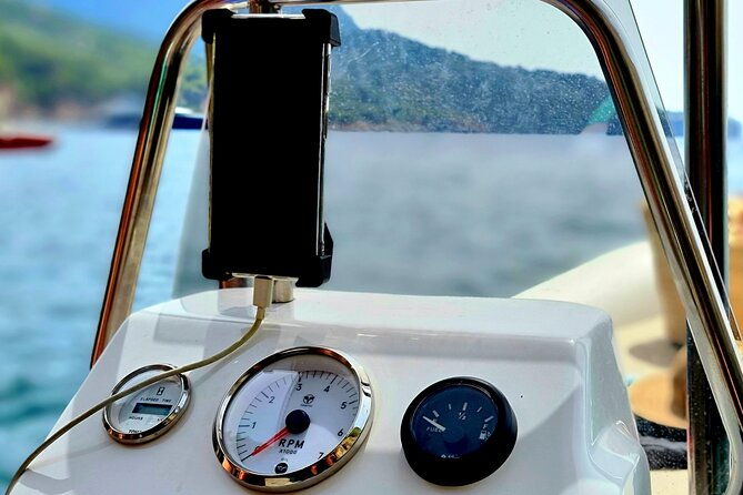 boat-rental-without-license-required-from-pontedeume