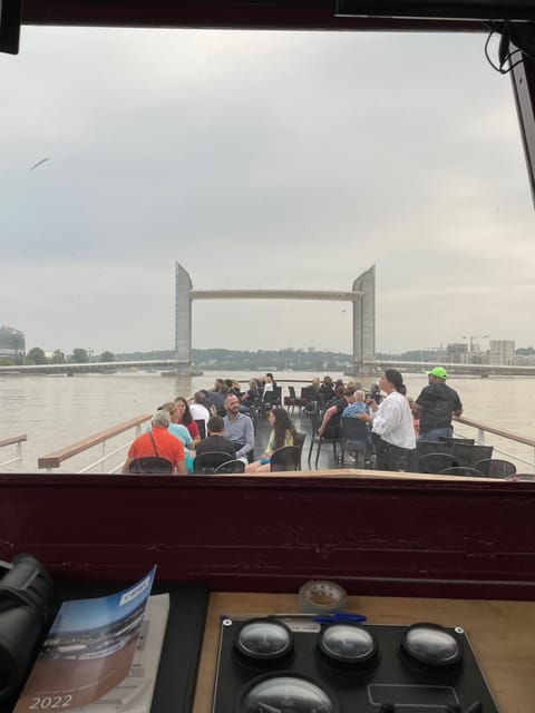 bordeaux-garonne-river-yacht-cruise-with-brunch