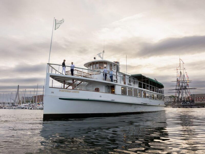 boston-harbor-winter-holiday-weekend-brunch-cruise