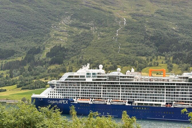 briksdal-glacier-and-loen-skylift-day-excursion