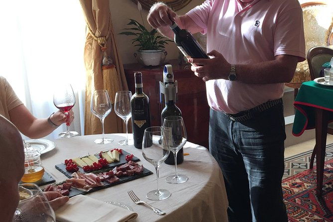 brunello-di-montalcino-wine-tasting-with-tuscan-appetizer-in-ancient-residence