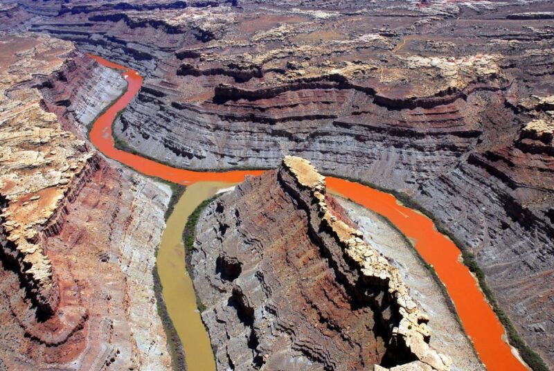 canyonlands-and-arches-national-park-scenic-airplane-flight