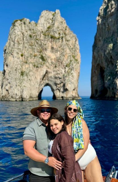 capri-tour-of-the-island-with-caves-and-faraglioni