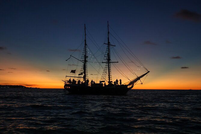 cartagena-sunset-and-city-lights-by-boat-with-free-bar