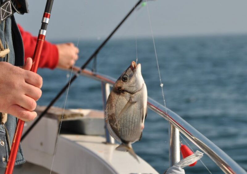 cascais-family-fishing-with-welcome-drinks