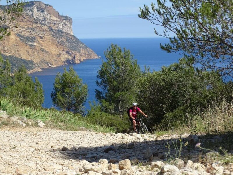 cassis-calanques-and-viewpoints-tour-by-mountain-e-bike