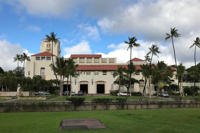 charms-of-honolulu-walking-tour-for-couples