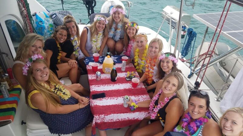 chicago-private-catamaran-sailing-for-up-to-12-people