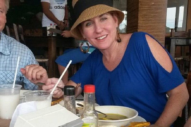 combo-tour-christmas-lights-and-medellin-city-tour-including-traditional-food