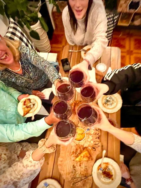 corks-forks-tour-strolling