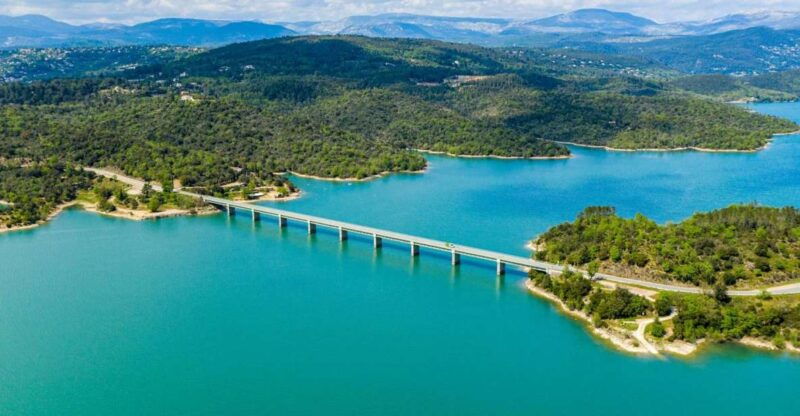 countryside-medieval-village-and-lake-private-guided-tour