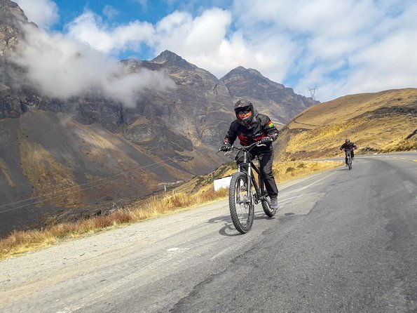 death-road-by-full-suspension-bike-full-day-english-speaking-guide