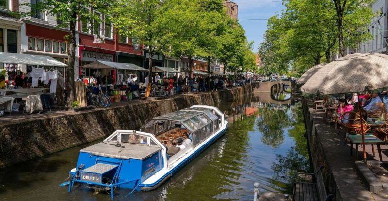 delft-canal-cruise-with-guided-commentary