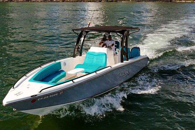 deluxe-speedboat-to-the-rosario-islands-12-passengers