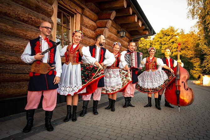 evening-folk-show-singing-dancing-and-delicious-food