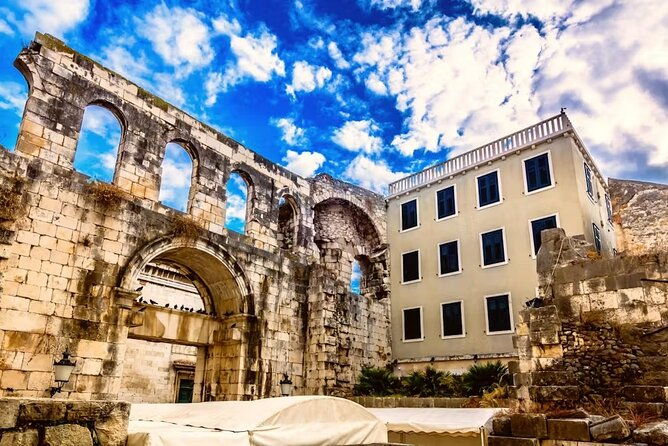 evening-group-walking-tour-split-old-city-diocletians-palace