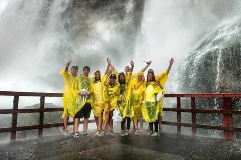 exclusive-early-access-maid-of-the-mist-cave-of-winds