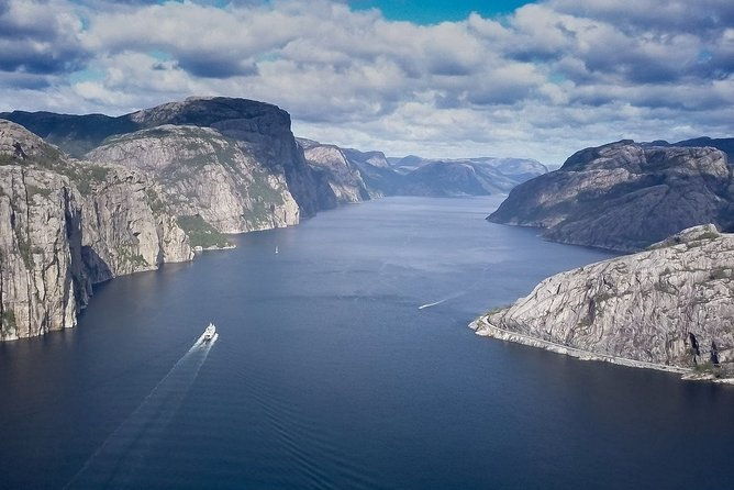 experience-the-magnificent-lysefjord-pulpit-rock-join-in-tour-from-stavanger