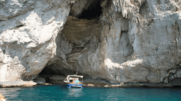 from-positano-capri-island-group-cruise-with-blue-grotto