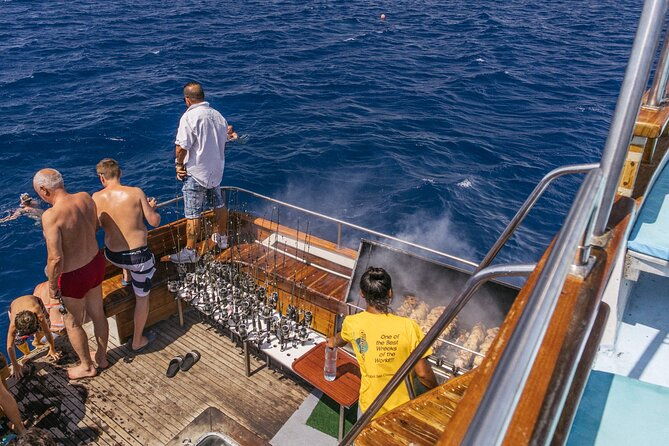 fun-fishing-relaxing-cruise-at-larnaca-bay
