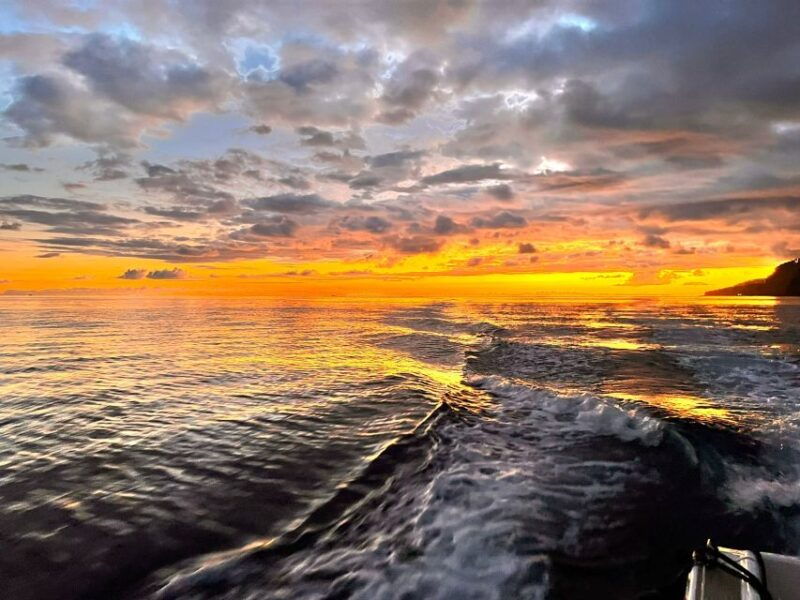 funchal-private-sunset-boat-trip-snorkel-paddle-up-11px