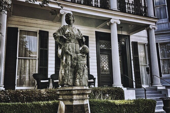 garden-district-celebrities-cemeteries-mansions-and-mysteries-walking-tour