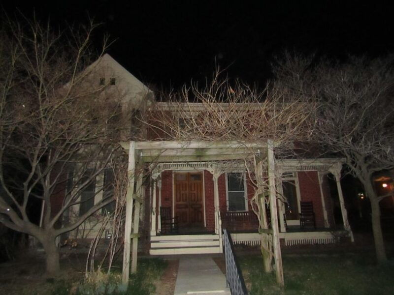 gettysburg-ghost-hunt-tour-with-ghost-hunting-equipment-2