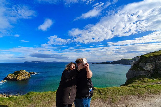 giants-causeway-carrick-a-rede-ropebridge-and-belfast-titanic-5-star-tour