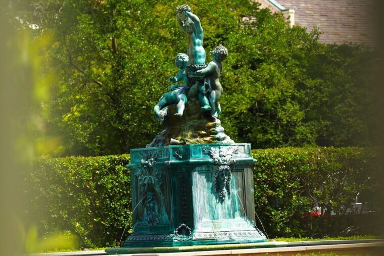 gossip-grandeur-a-stroll-through-nolas-garden-district