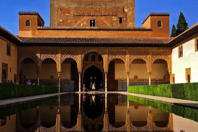 granada-alhambra-comlex-nasrid-palaces-alcazaba-guided-tour