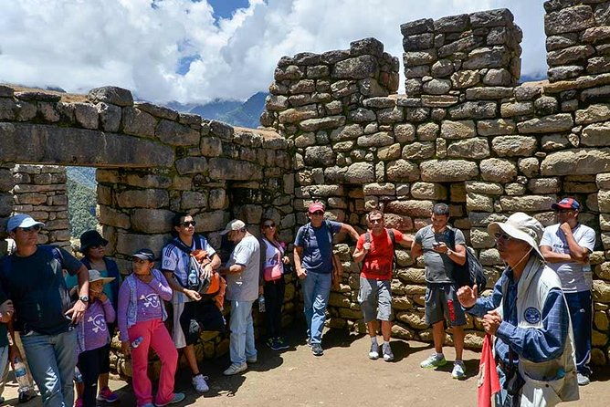 guide-in-machu-picchu