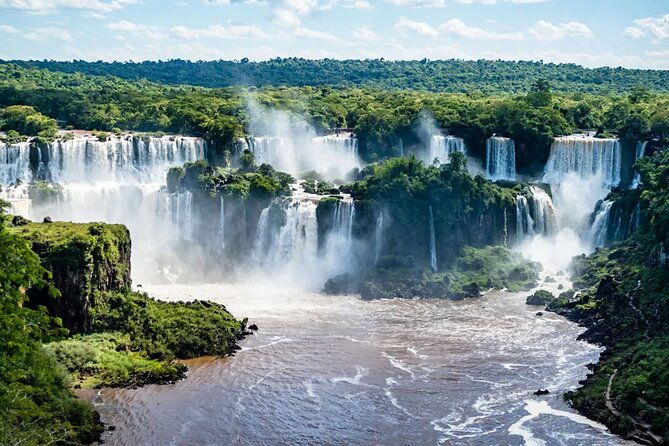 guided-tour-brazilian-falls-and-bird-park-exploration