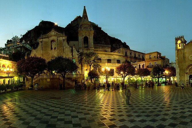 guided-tour-of-giardini-naxos-castelmola-taormina-from-catania