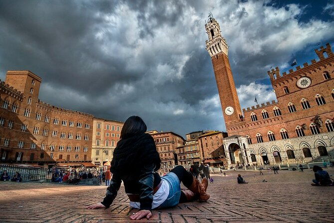 guided-walking-tour-of-the-streets-of-siena-with-aperitif