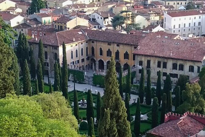 guided-walking-tour-on-verona-hillside