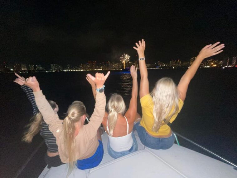 honolulu-private-waikiki-boat-cruises-for-up-to-6-people