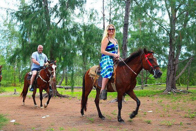 horseback-riding-beach-with-palapa-and-transfer