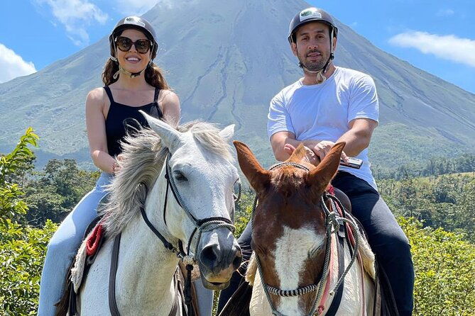 horseback-riding-to-the-arenal-river-canyon
