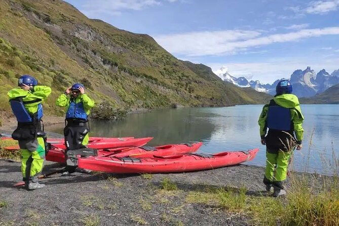 kayak-experience-on-grey-glacier-lake-torres-del-paine