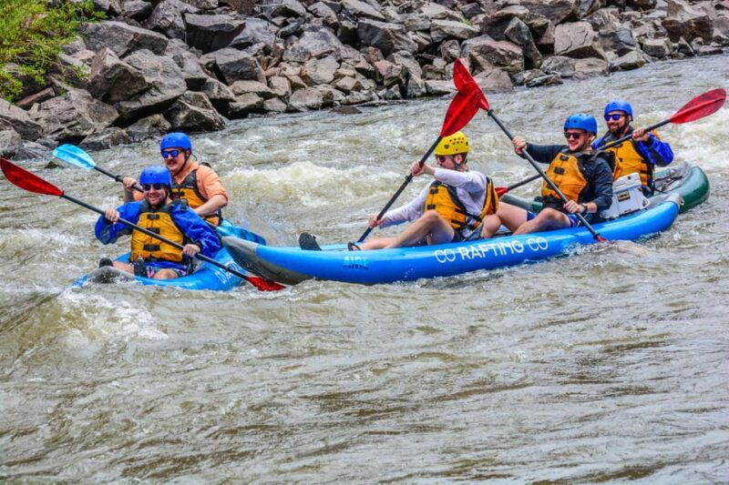 kayak-the-gorgeous-upper-colorado-river-guided-1-2-day