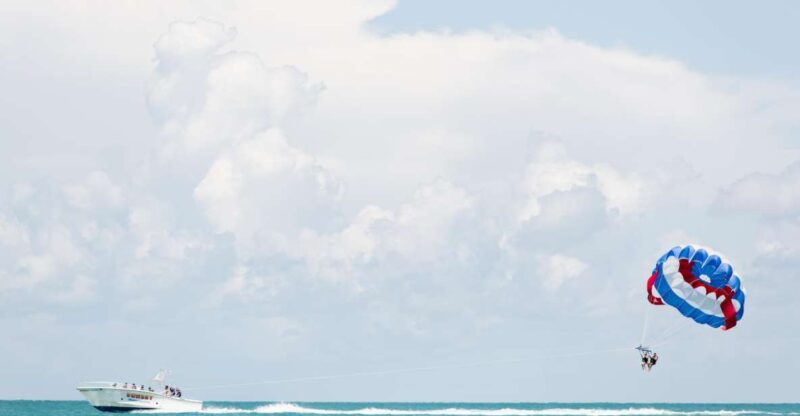key-west-parasailing-at-smathers-beach