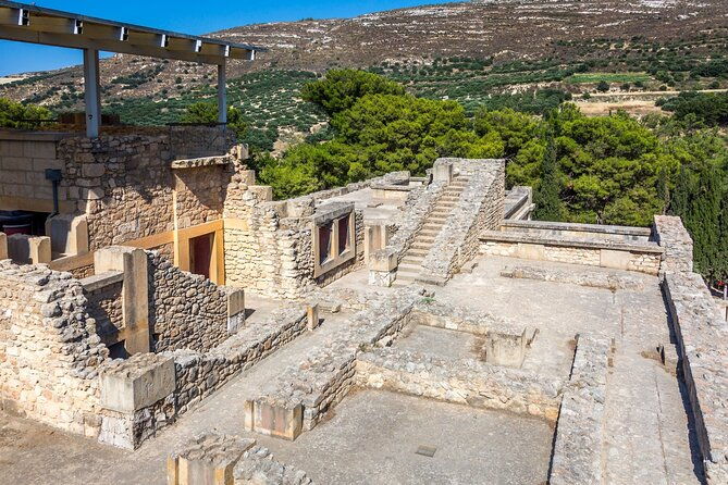 knossos-palace-and-heraklion-guided-tour-with-transport