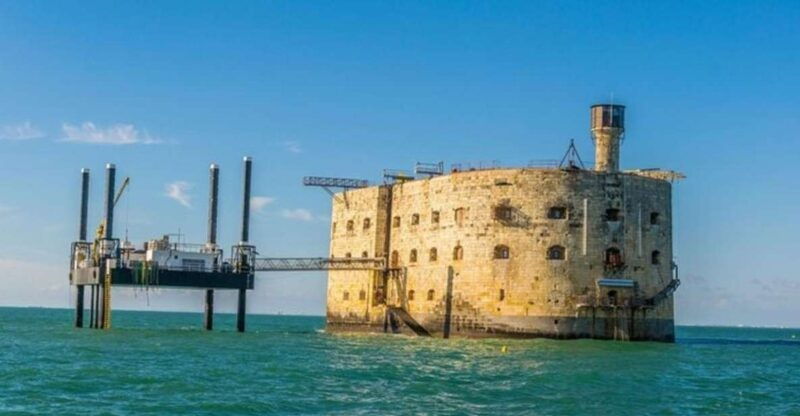 la-rochelle-private-custom-walking-tour-with-a-local-guide