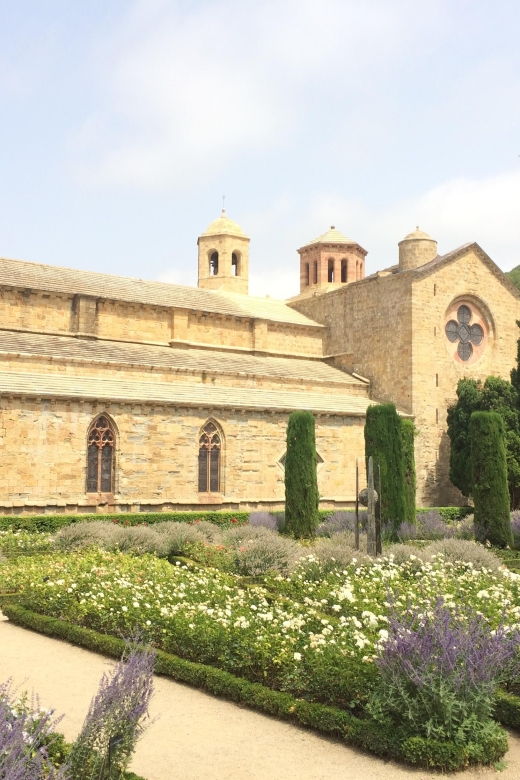 lagrasse-village-fontfroide-abbey-cathar-country