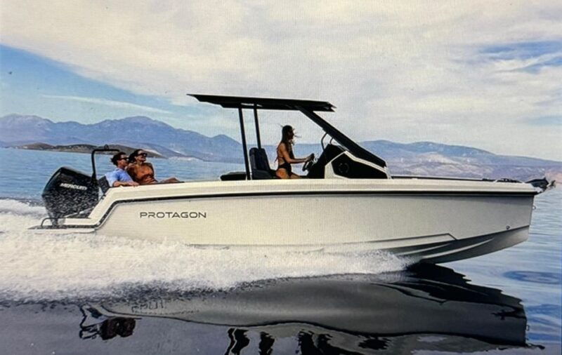 lake-como-1-hour-private-boat-tour-with-driver
