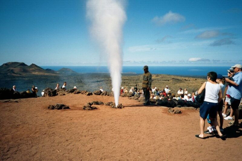 lanzarote-full-day-bus-tour-with-scenic-views