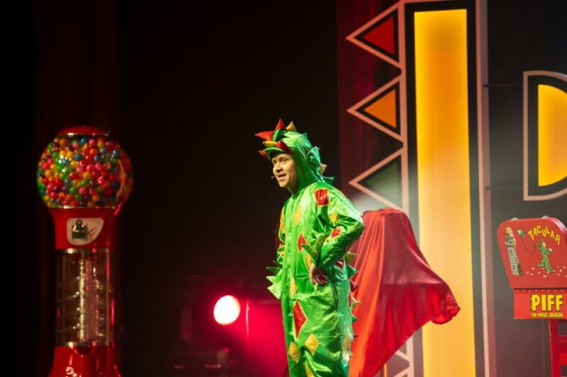 las-vegas-piff-the-magic-dragon-show-at-the-flamingo