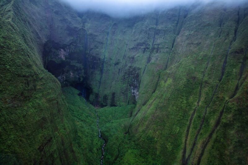 lihue-deluxe-waterfall-safari-helicopter-tour