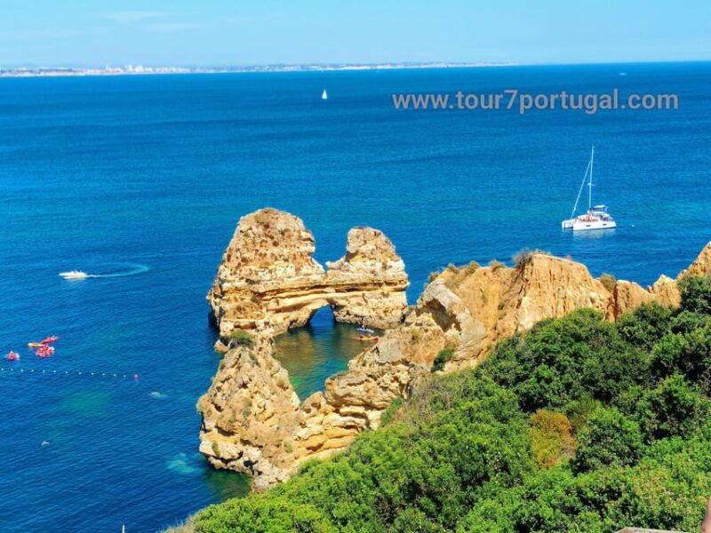 lisbon-private-tour-to-algarve-benagil-algar-seco-lagos