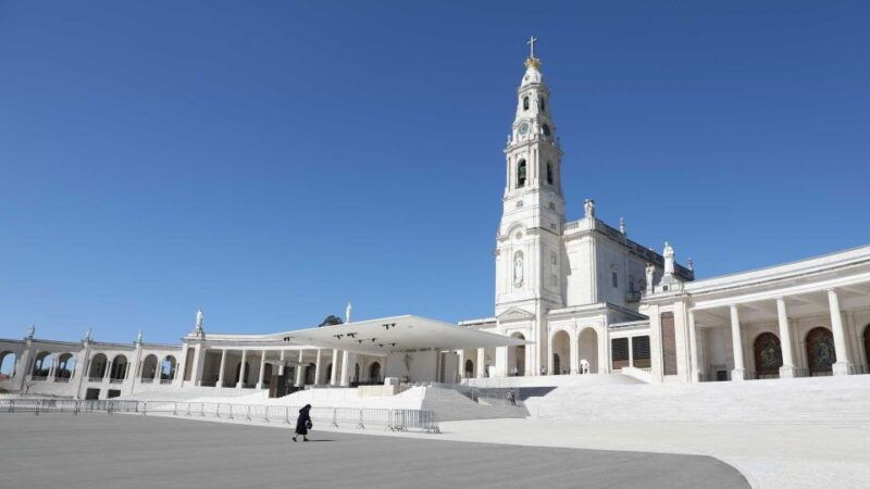 lisbon-to-porto-stop-obidos-nazare-fatima-coimbra-aveiro